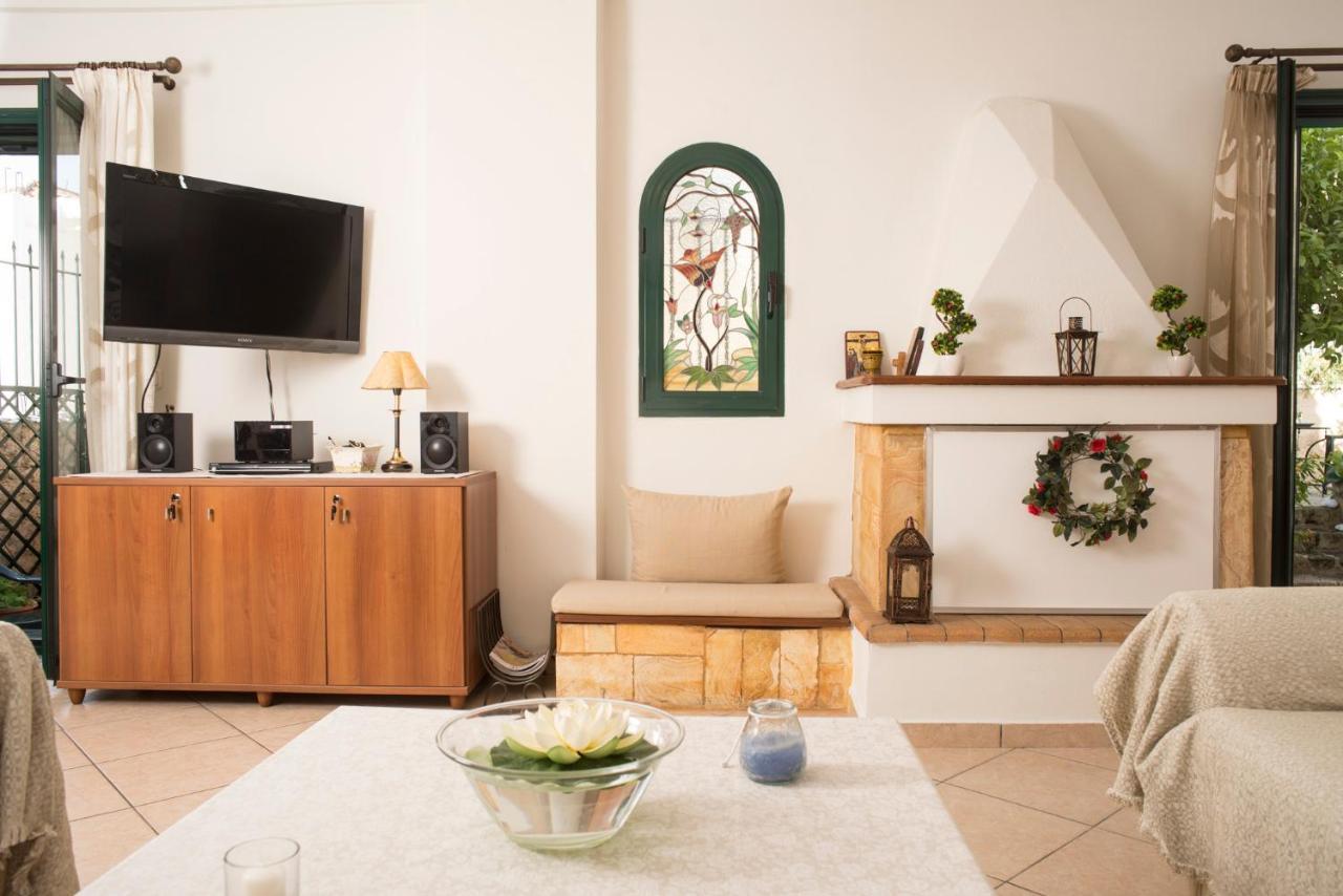 Maisonette With Garden In The Heart Of The Historical Kalamata Center Экстерьер фото