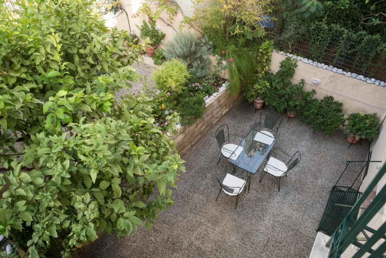 Maisonette With Garden In The Heart Of The Historical Kalamata Center Экстерьер фото